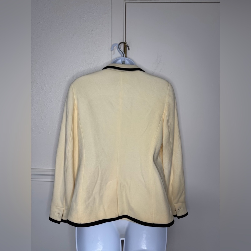 Talbots Aberdeen Cream Blazer with Black Trim - Women's Tailored Jacket size 8P - Picture 3 of 9